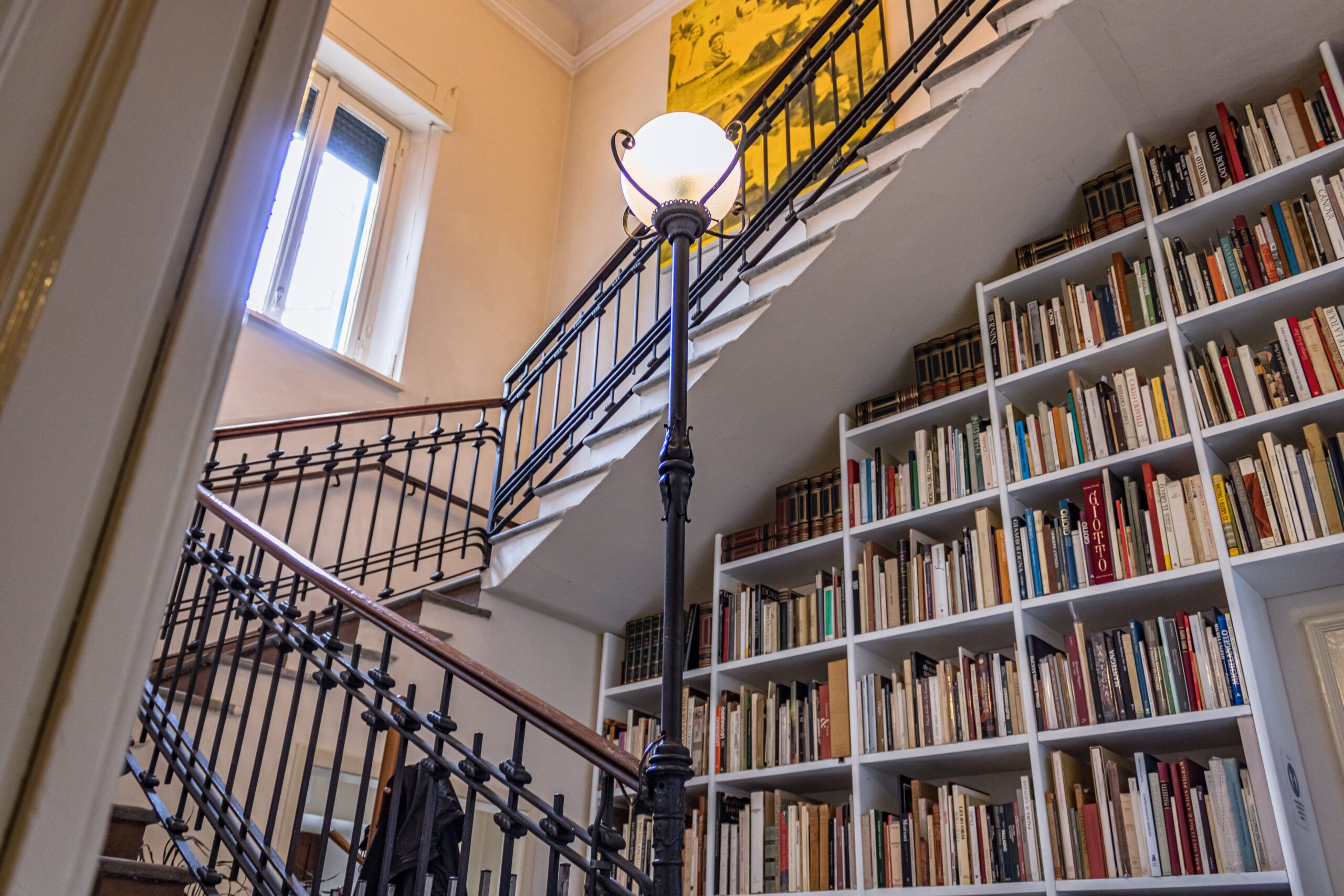 Casa Testori interno scala